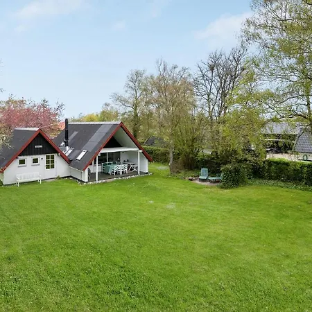 Three-bedroom In Sydals Skovmose