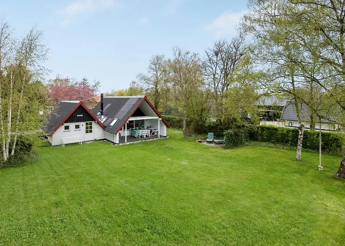 Three-bedroom In Sydals Skovmose